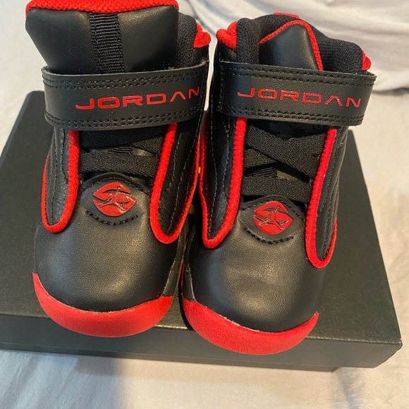 Jordan Black University Reds - Picture 2 of 7